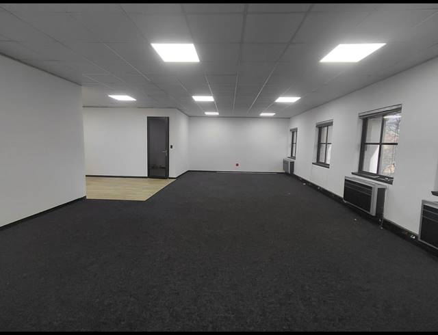 291M² OFFICE TO LET IN EPSOM DOWNS